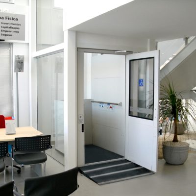 Plataforma Meia cabina  - Ag Santander Morumbi - São Paulo SP